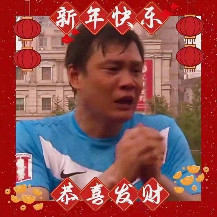于是，她收起手机，一个人坐在院子边的木制台阶上，望着纷纷而落的大雪出神。